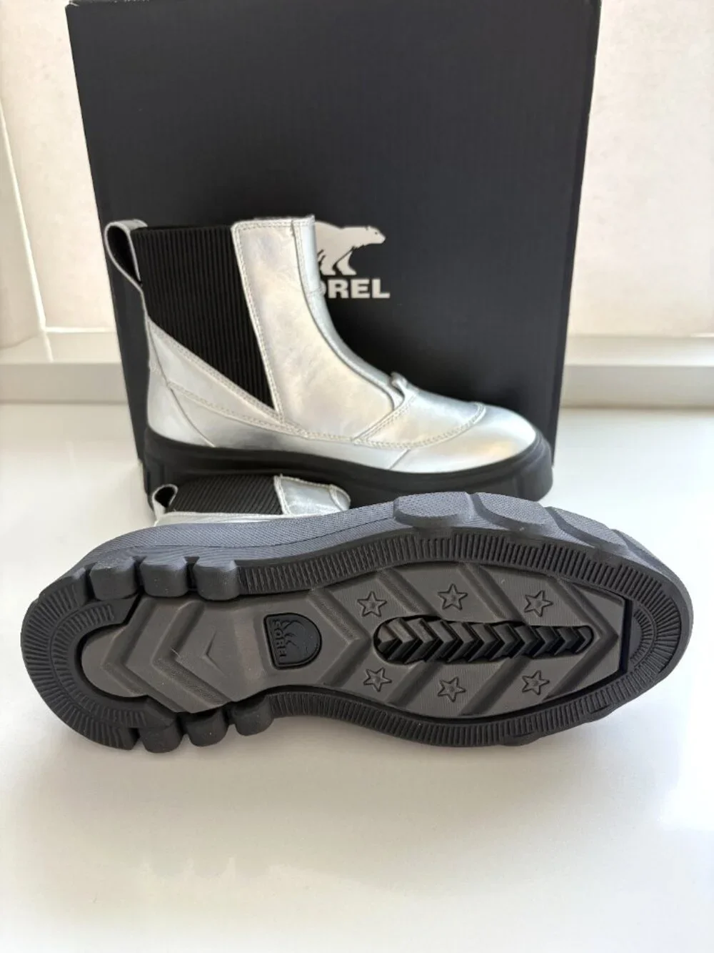 Sorel Caribou X Chelsea Boots Leather Booties Waterproof Silver Black Size 9 NEW
